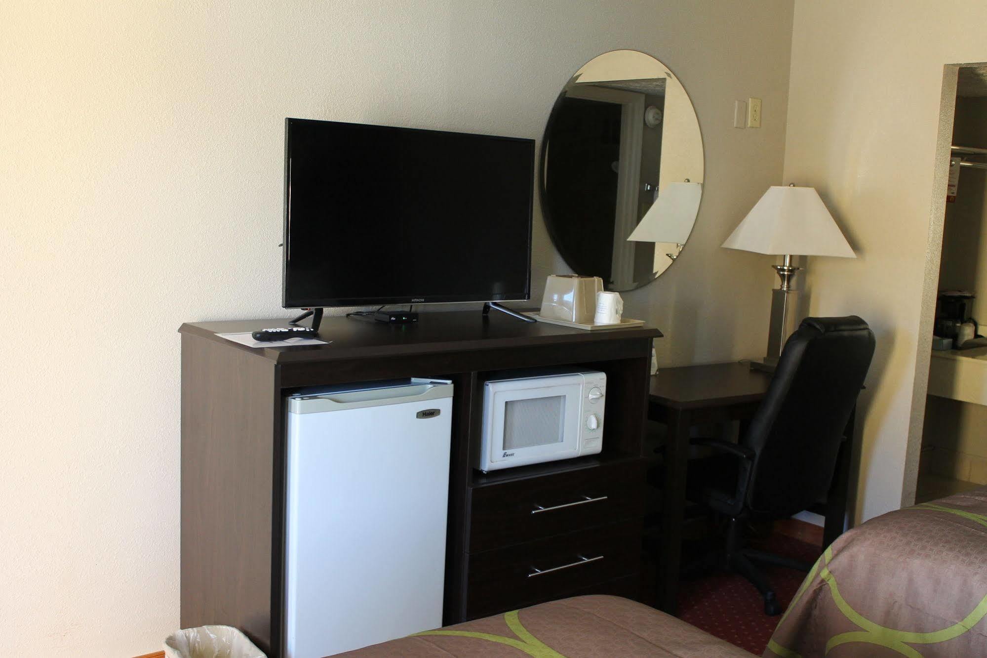 Super 8 By Wyndham Locust Grove Motel Dış mekan fotoğraf