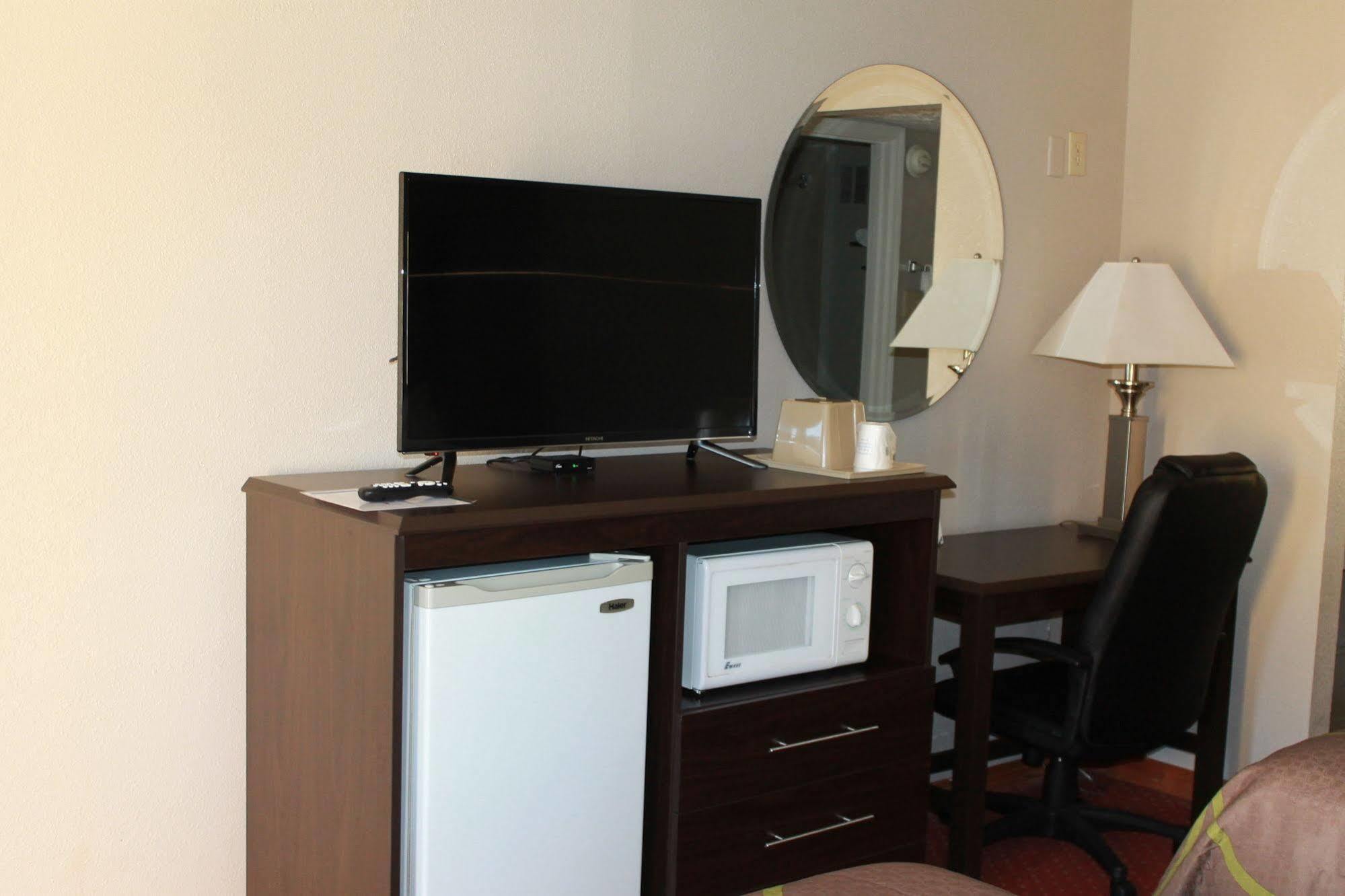 Super 8 By Wyndham Locust Grove Motel Dış mekan fotoğraf